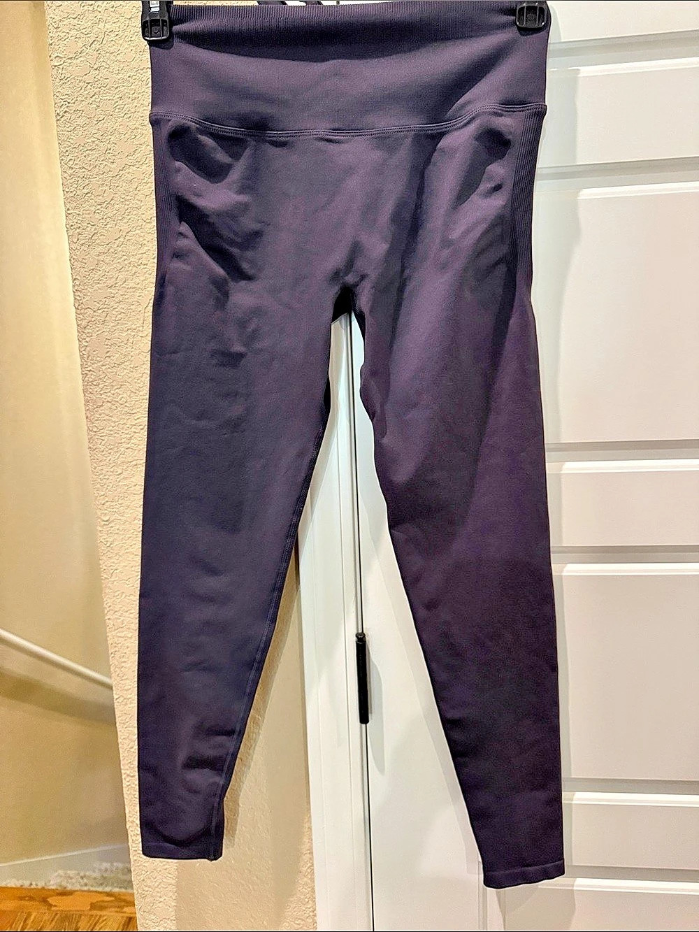 Fabletics Booty lift / sculpting Legging. Leggings in Navy Blue. Size Medium